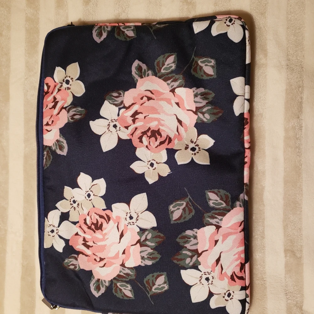BNWT SANTHGLOBAL laptop sleeve bag (OS)